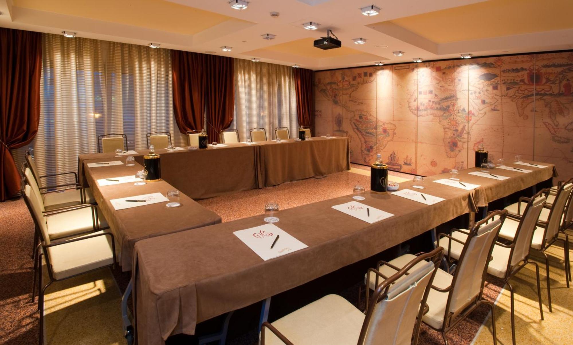 Grand Hotel Savoia Genova Esterno foto A meeting room
