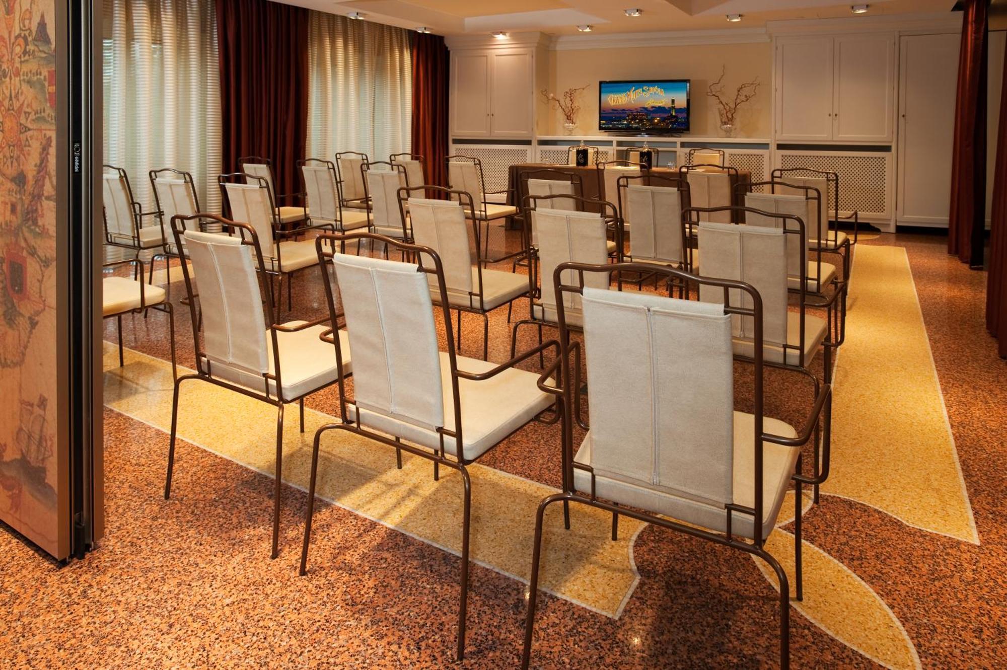 Grand Hotel Savoia Genova Esterno foto A meeting room